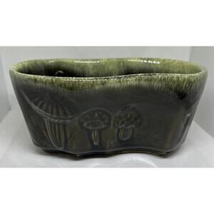 Vtg Hull USA B2 Pottery - Mushroom Planter - Dark Green w/ Olive Druzy Drip Edge